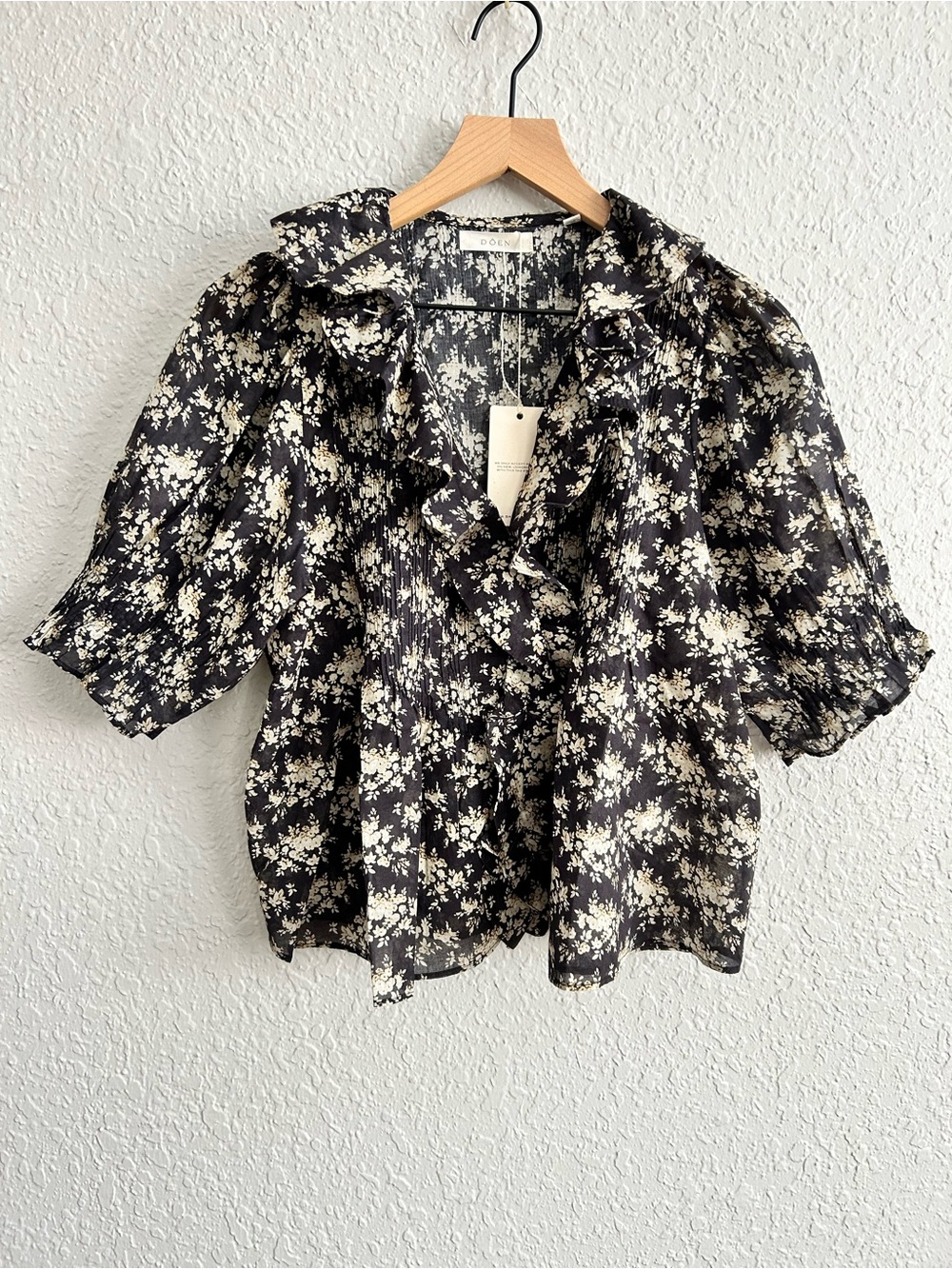 Doen Henri Top in Noir Rosier Floral - Picture 4 of 7